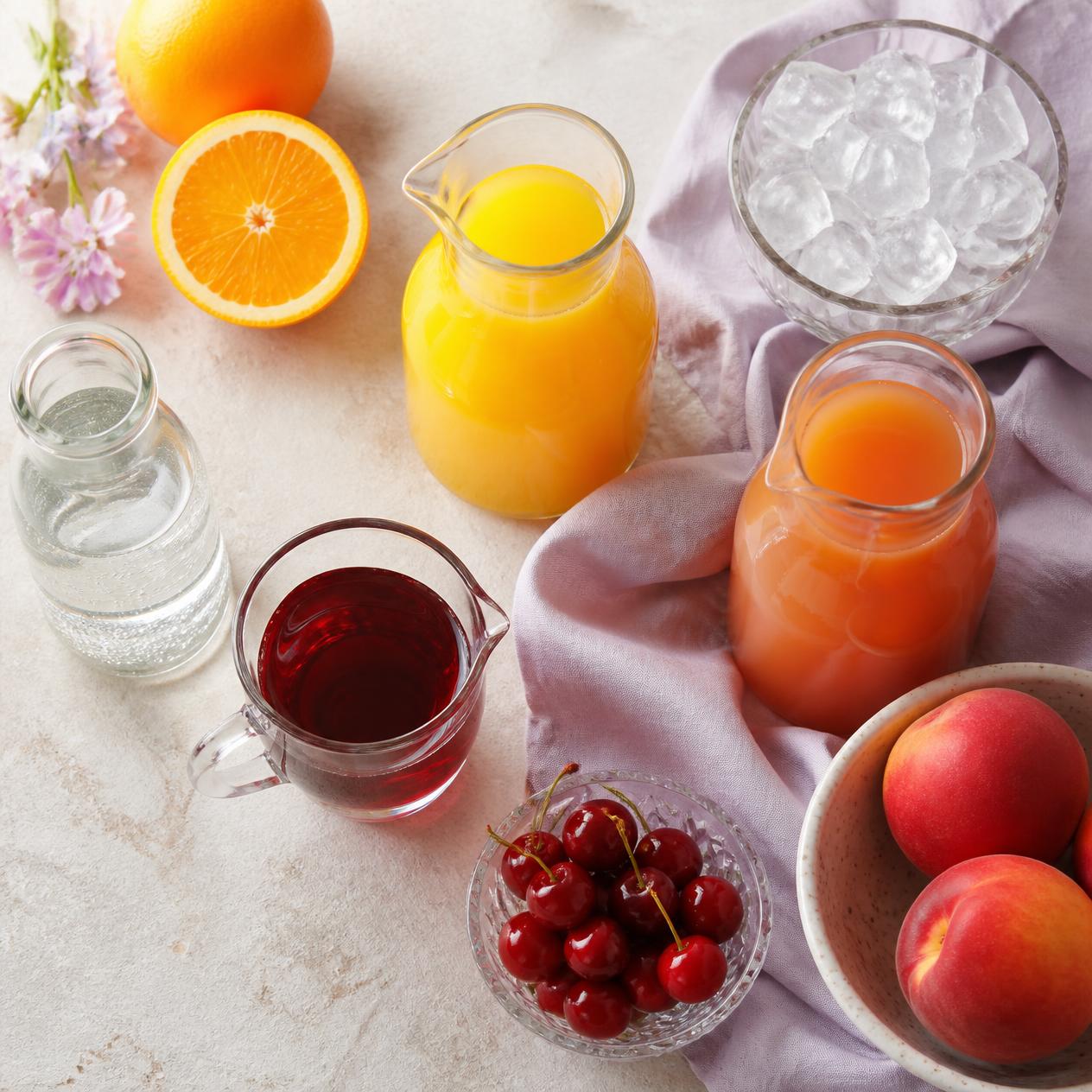 Rétegezett naplemente mocktail hozzávalói